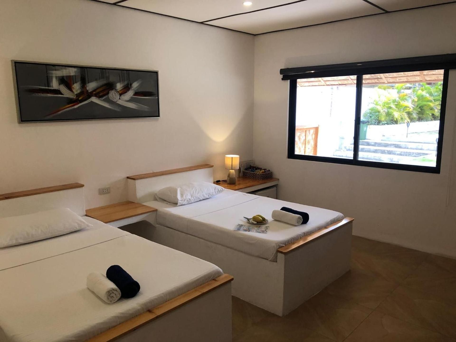 Parrot Resort Moalboal Deluxe Twin