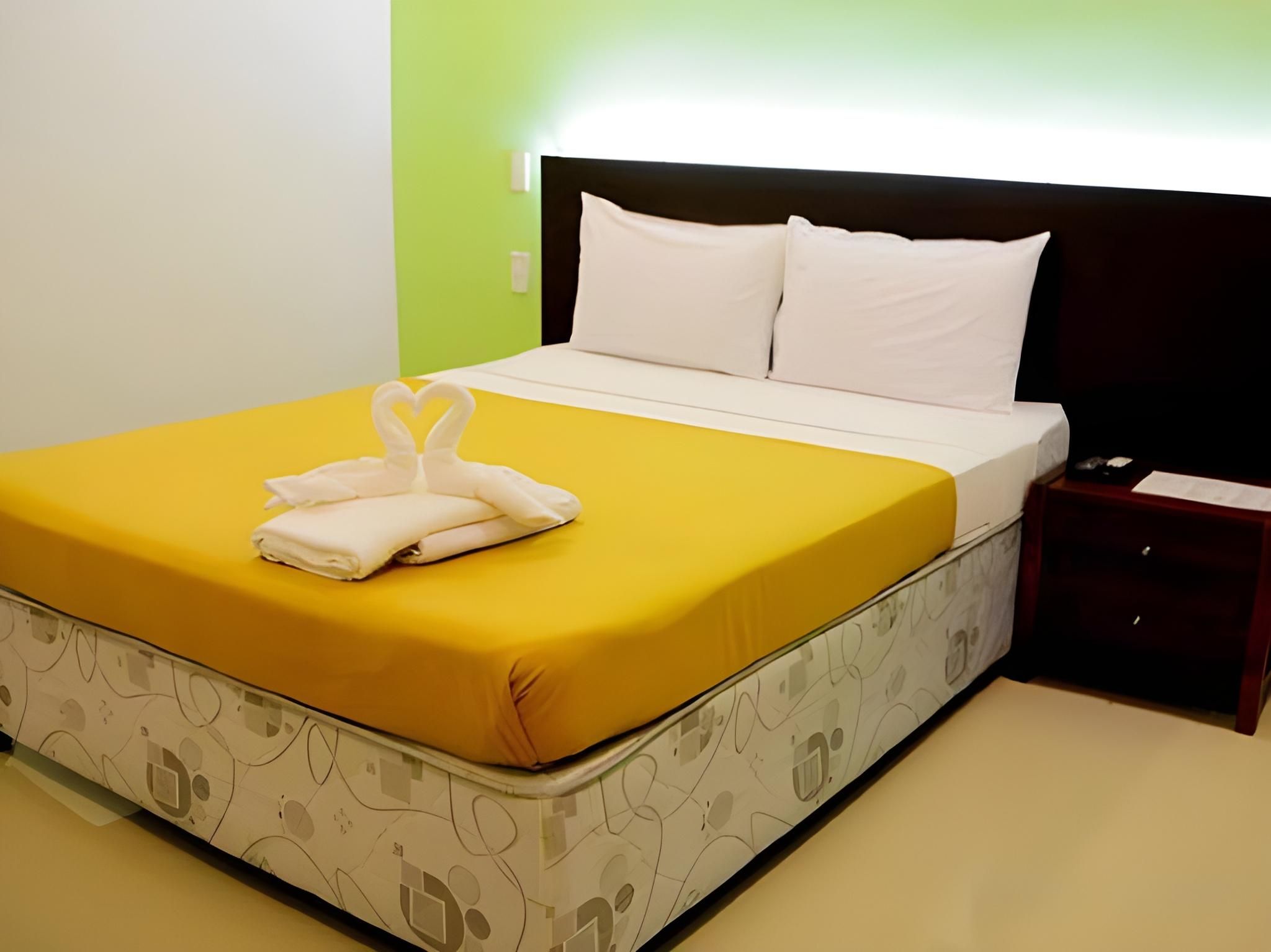 Stand Queen Room