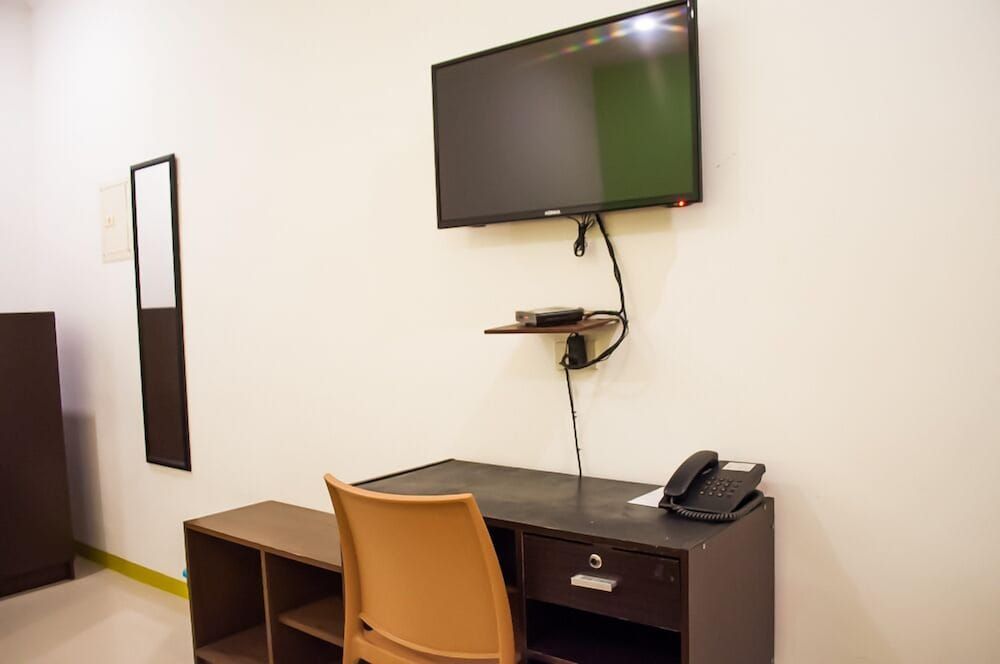 Seasons Hotel and Convention Center Standard Queen Room 3