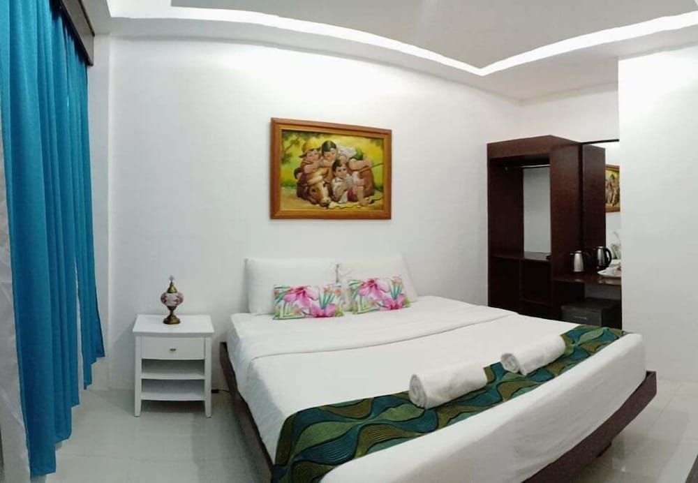 Discover Boracay Hotel and Spa Deluxe Double Room 6