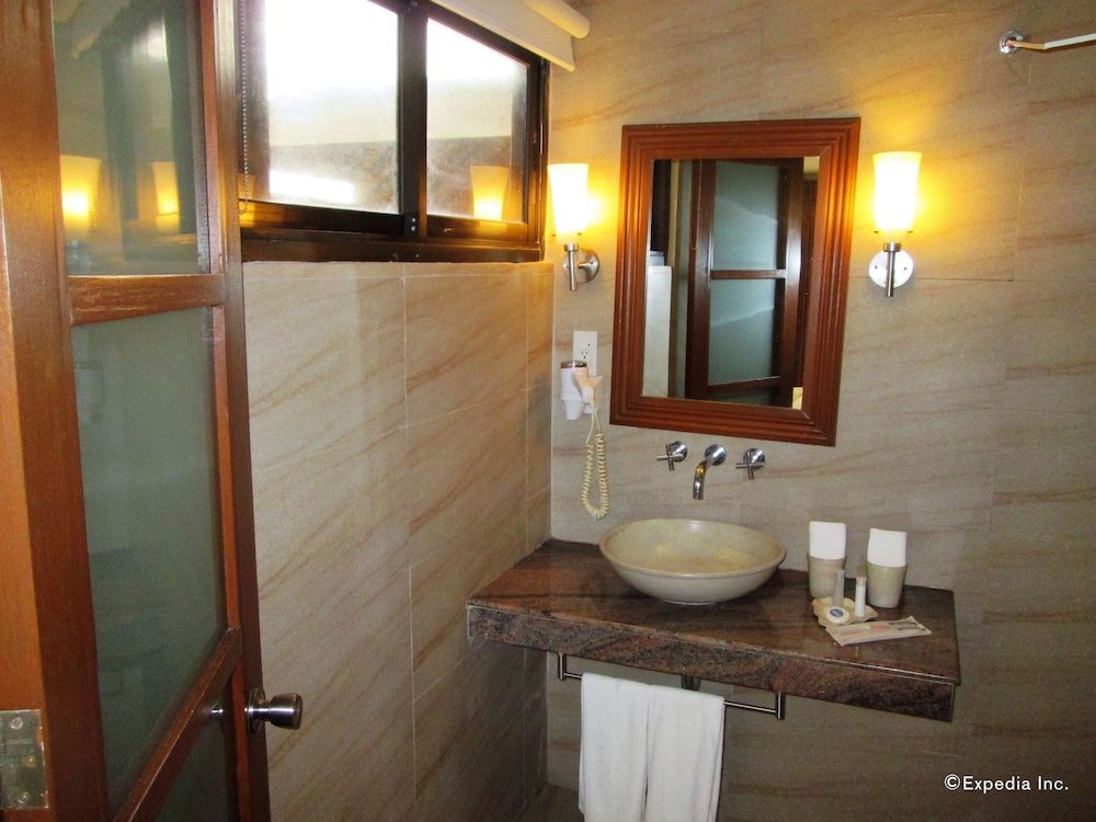 Chali Beach Resort and Conference Center Business Suite, 1 King Bed 8