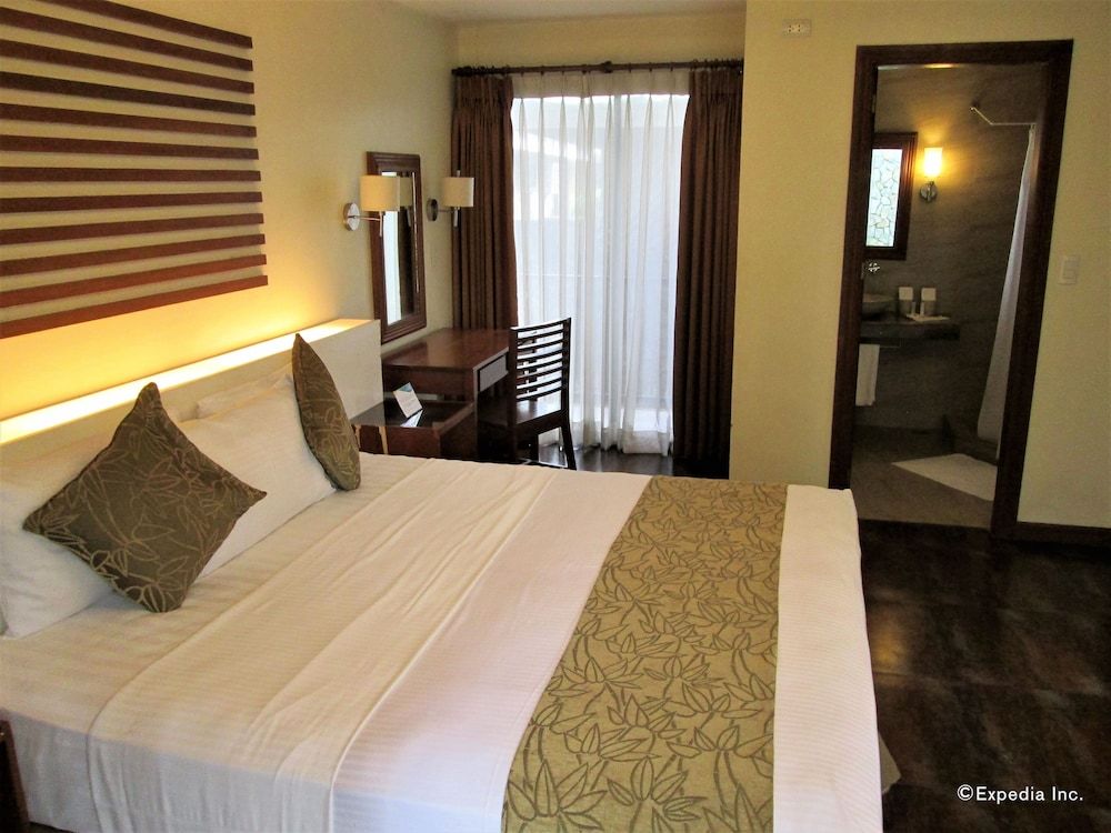 Chali Beach Resort and Conference Center Business Suite, 1 King Bed 5