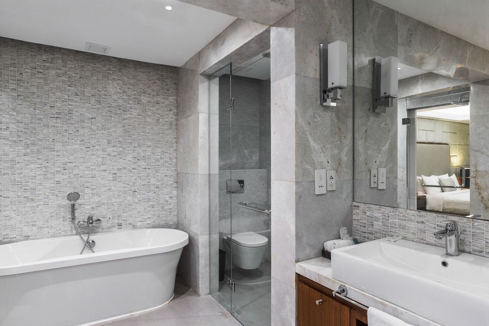 Richmonde Hotel Iloilo One Bedroom Suite 2