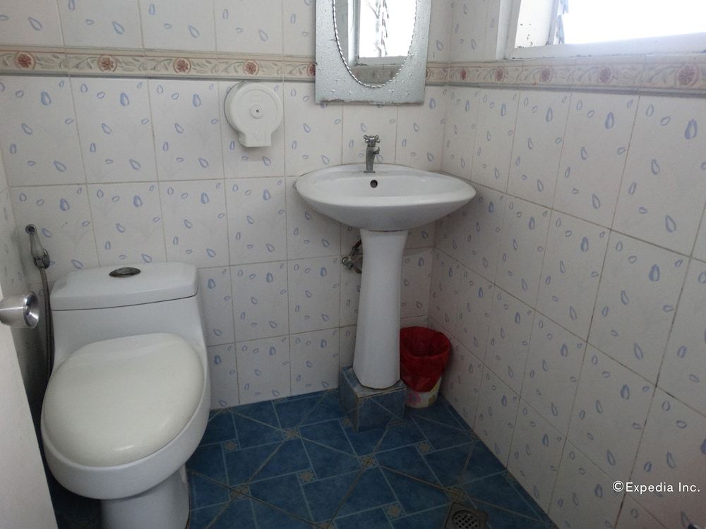 undefined Circon Businessman's Inn 8