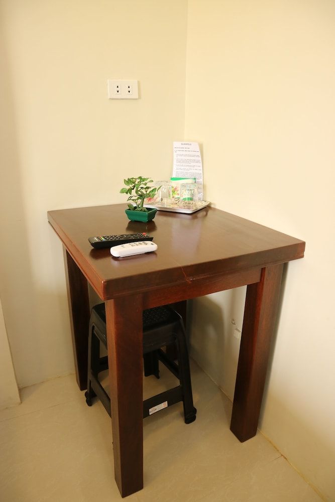 EA Apartelle - Metro Vigan - Hostel Standard Queen Room 16