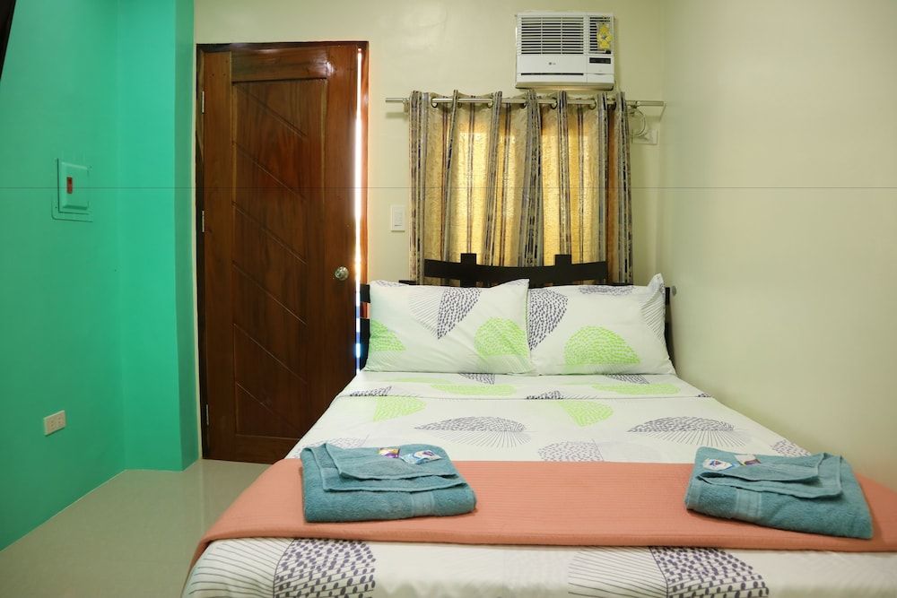 EA Apartelle - Metro Vigan - Hostel Standard Queen Room 2