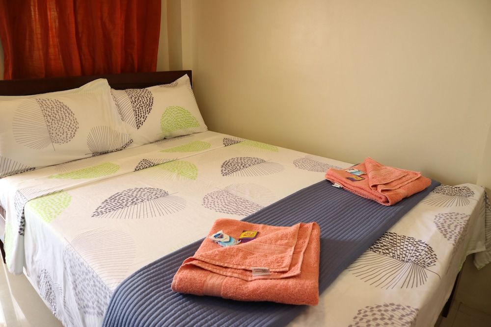 EA Apartelle - Metro Vigan - Hostel Standard Queen Room 13