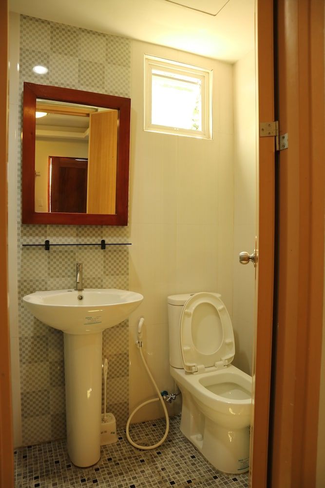 EA Apartelle - Metro Vigan - Hostel Standard Queen Room 22