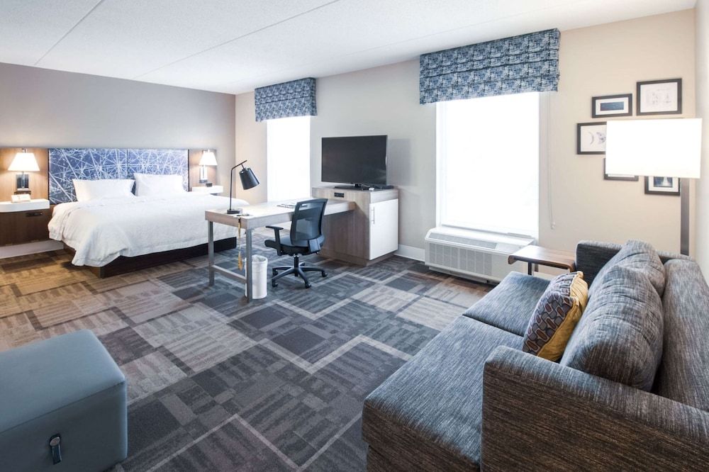 Studio, 1 King Bed, Accessible