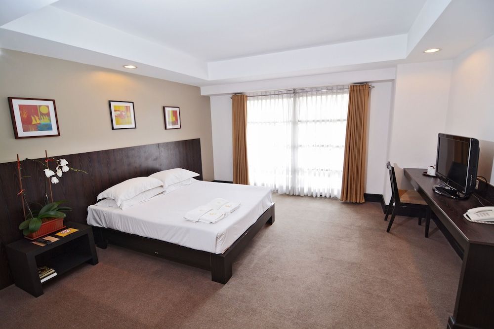 Citylight Hotel Premiere Deluxe Airconditioning with Veranda 6