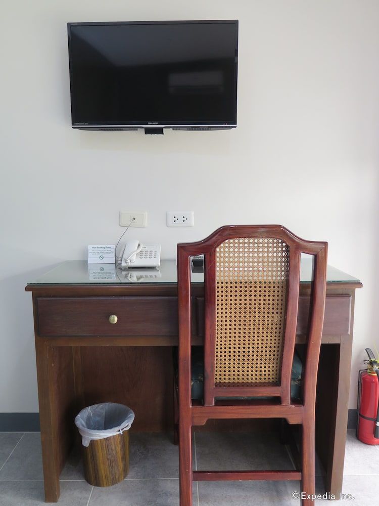 717 Cesar Place Hotel Deluxe Queen Room 3