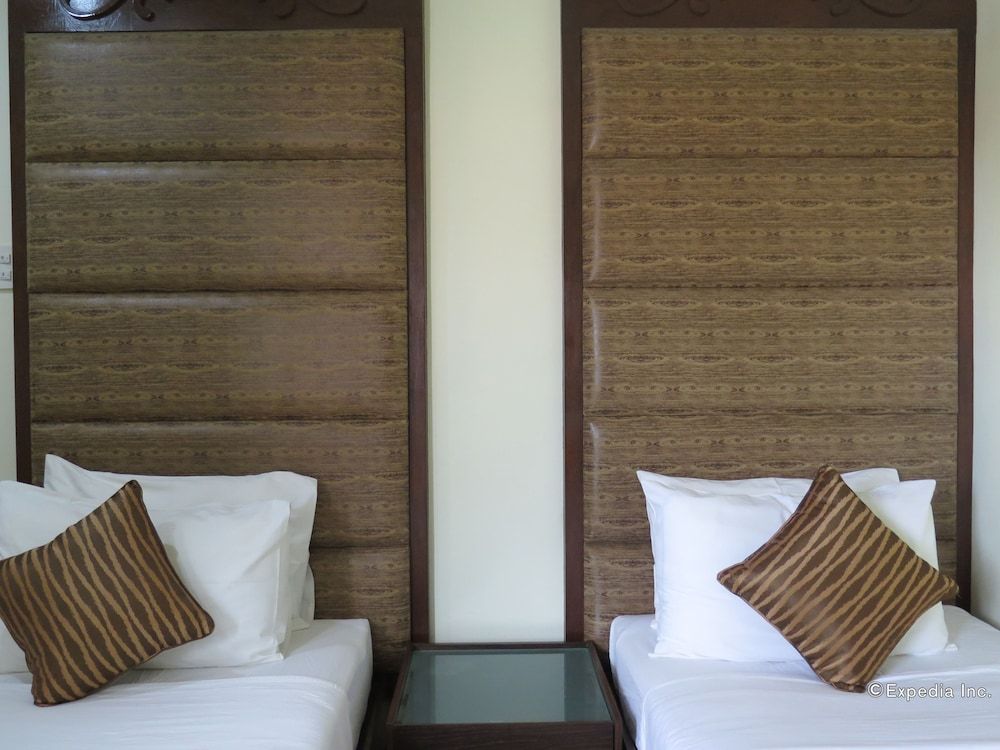 717 Cesar Place Hotel Deluxe Twin Room 3