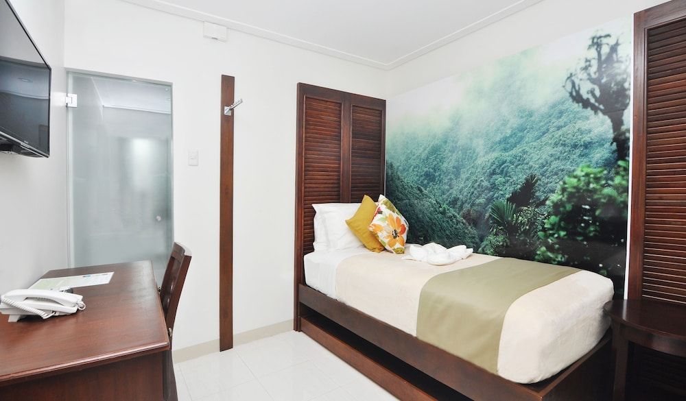 717 Cesar Place Hotel