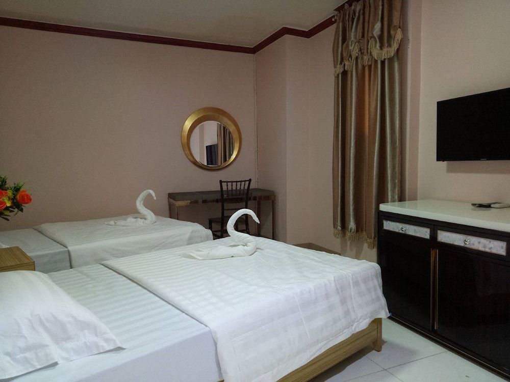 Meaco Royal Hotel - Taytay Twin Deluxe Room