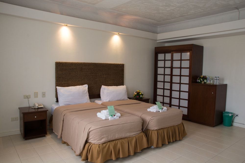Wild Orchid Beach Resort Deluxe Twin Room 2