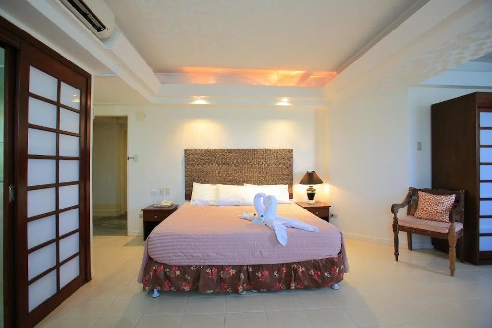 Wild Orchid Beach Resort Deluxe Room 4