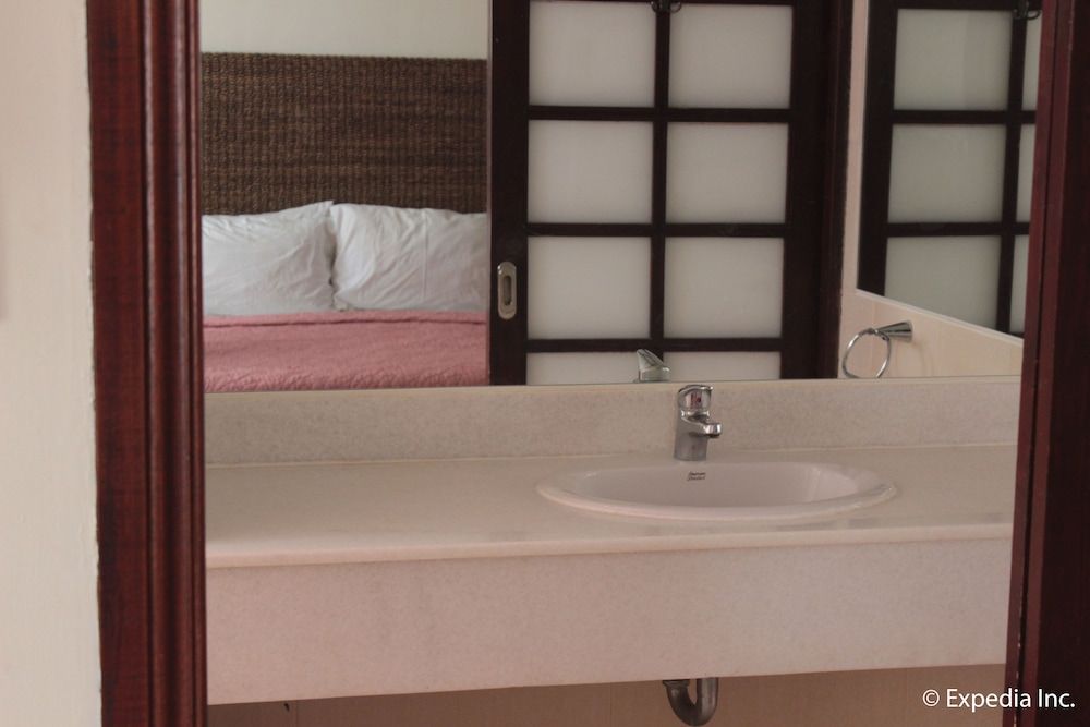 Wild Orchid Beach Resort Deluxe Room 9