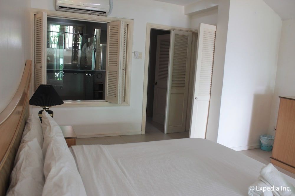 Wild Orchid Beach Resort Beach Front Room 7