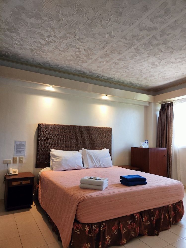 Wild Orchid Beach Resort Deluxe Room 3