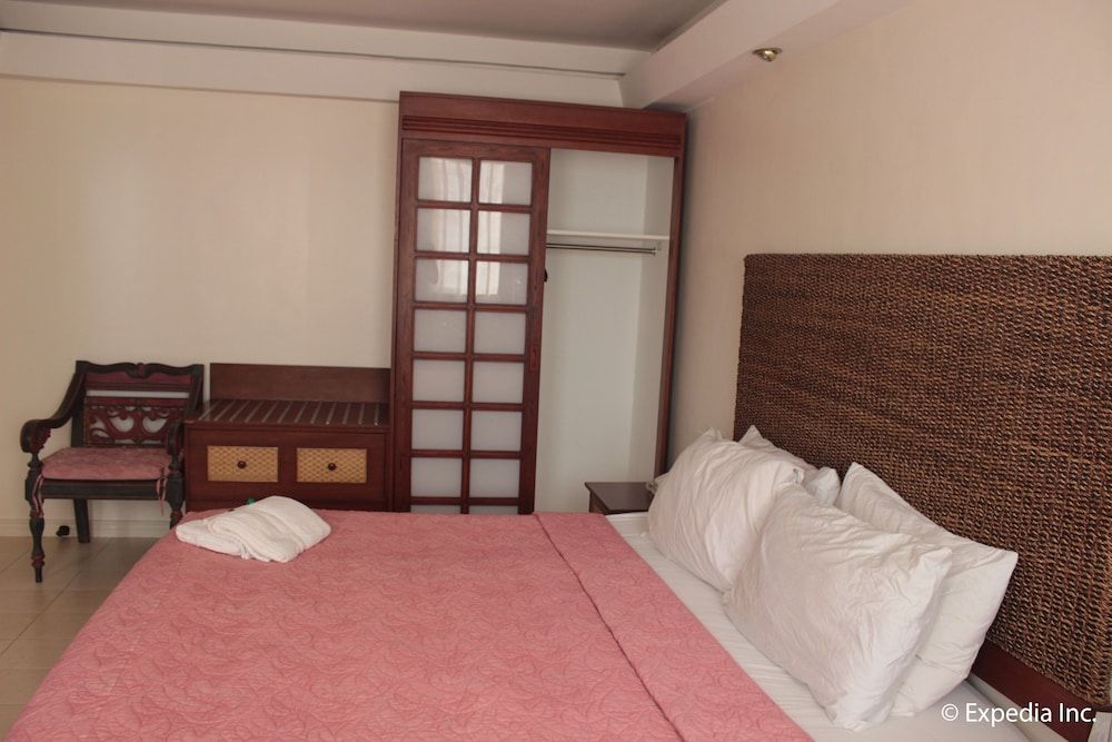 Wild Orchid Beach Resort Deluxe Room 2