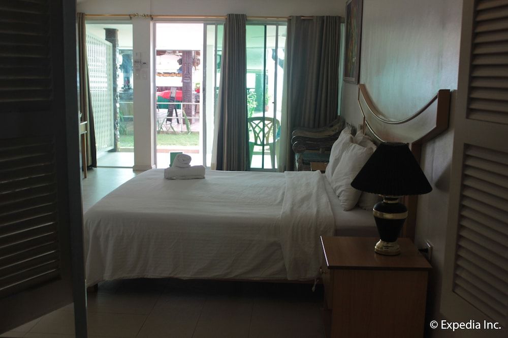 Wild Orchid Beach Resort Beach Front Room 3