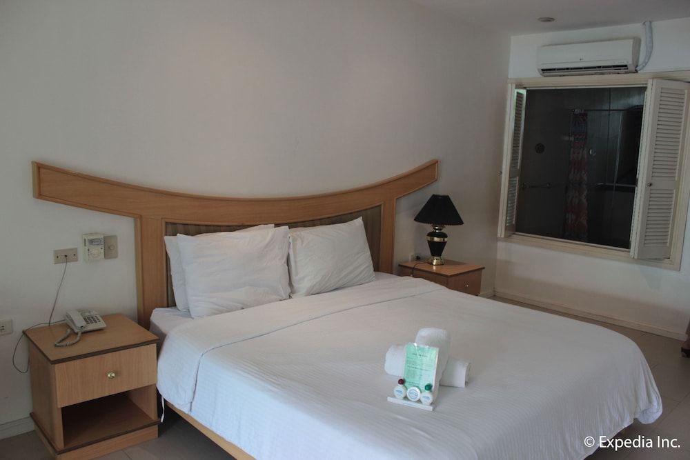 Wild Orchid Beach Resort Beach Front Room 10