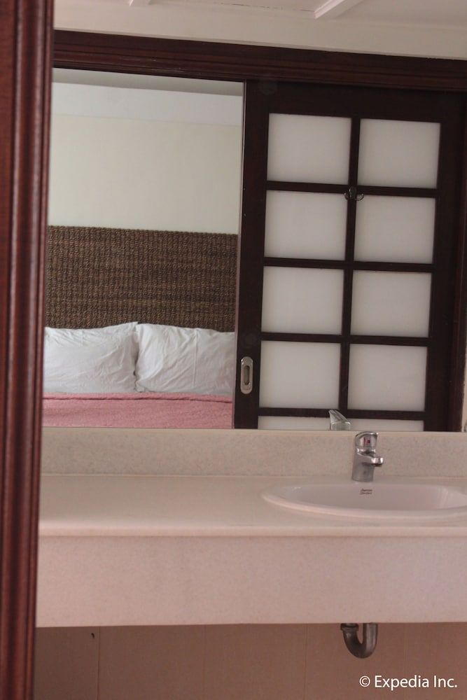 Wild Orchid Beach Resort Deluxe Room 8