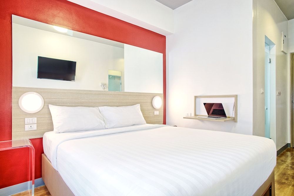 undefined Red Planet Makati Amorsolo 3