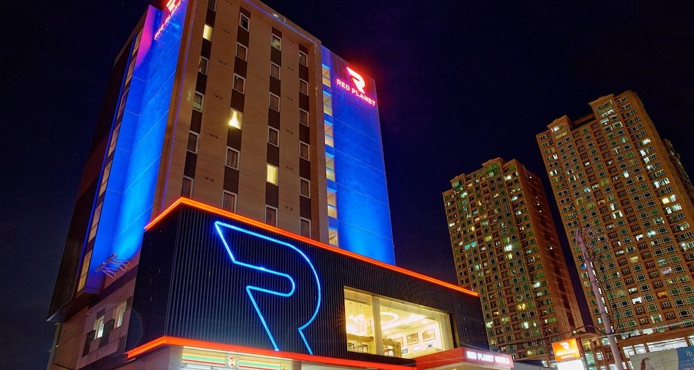 undefined Red Planet Makati Amorsolo 6