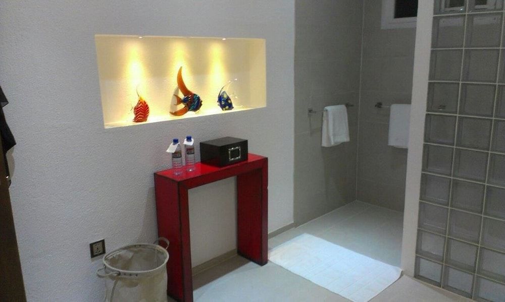 Sundown Beach Studios Deluxe Room 5