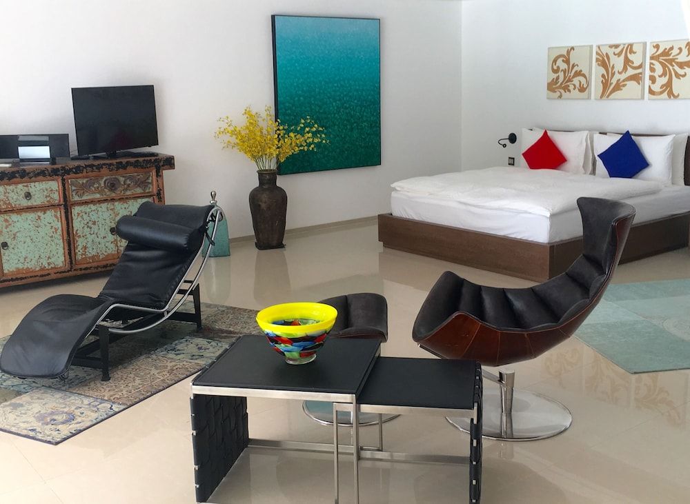 Sundown Beach Studios Premier Room 8