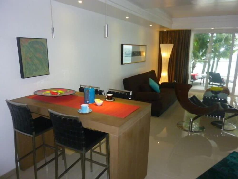 Sundown Beach Studios Premier Room 6