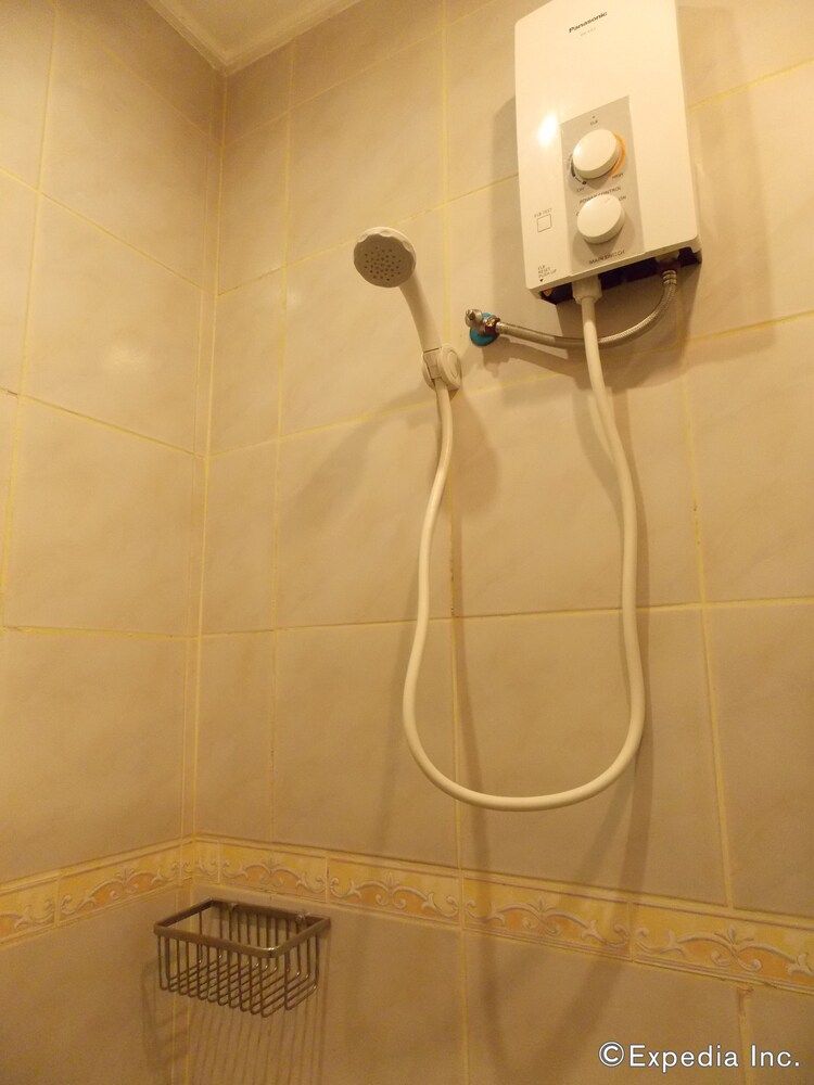 Bearland Paradise Resort Suite Budget Bedroom A, Shared Bathroom 12