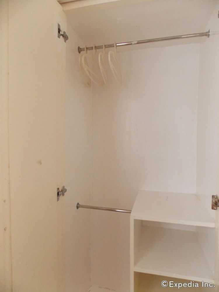 Bearland Paradise Resort Suite Budget Bedroom A, Shared Bathroom 7