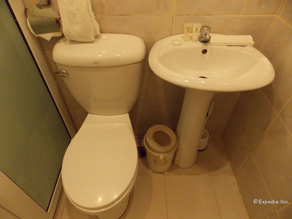 Bearland Paradise Resort Suite Budget Bedroom A, Shared Bathroom 9