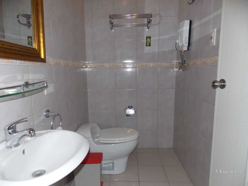 Bearland Paradise Resort Suite Budget Bedroom A, Shared Bathroom 10