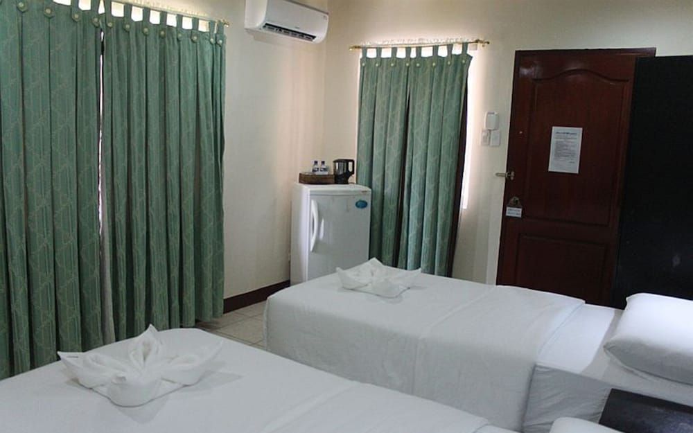 Lost Horizon Beach Dive Resort Deluxe Room, 1 Bedroom 3