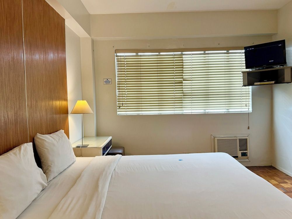 Standard Room, 1 Queen Bed