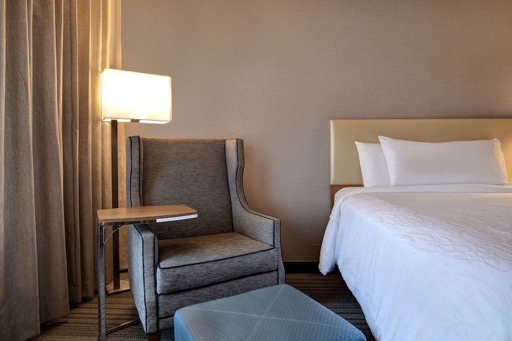 Room, 2 Queen Beds, Accessible, Bathtub
