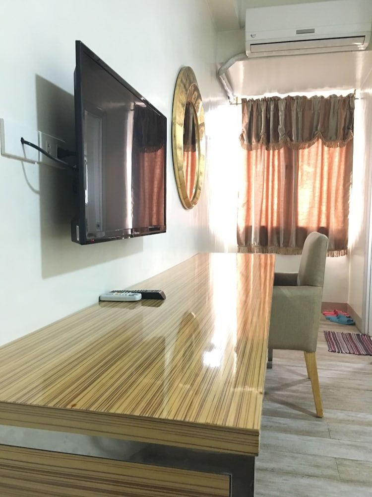 Meaco Hotel - Valenzuela Deluxe Room 3