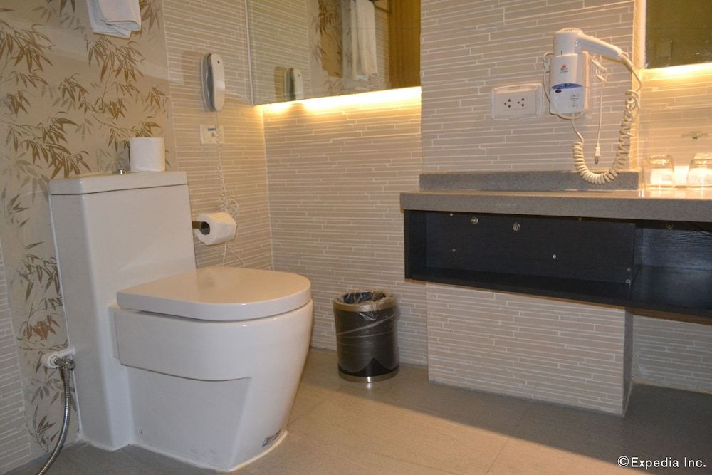 Greenleaf Hotel Gensan Executive Twin Room 11