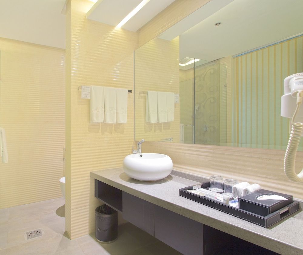 Greenleaf Hotel Gensan Deluxe Twin Room 5