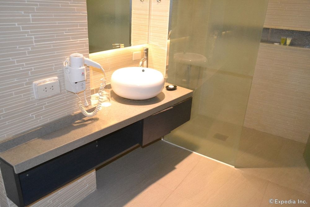 Greenleaf Hotel Gensan Executive Twin Room 10