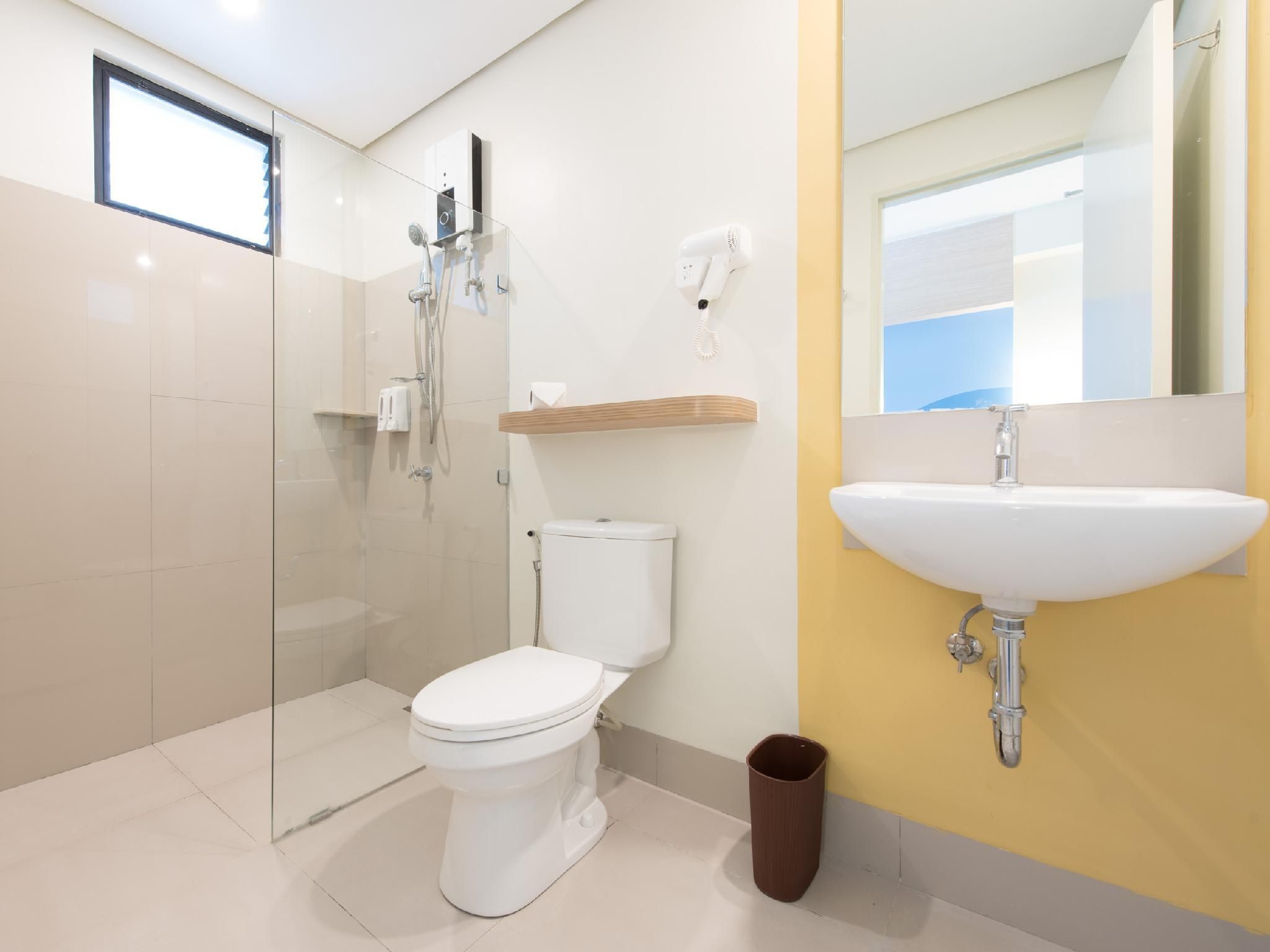 Hop Inn Hotel Ermita Manila Standard - Double Room 3