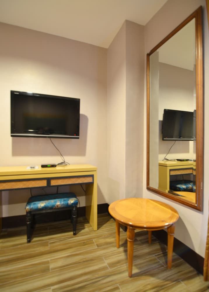 The Windy Ridge Hotel Manila Standard Room 10