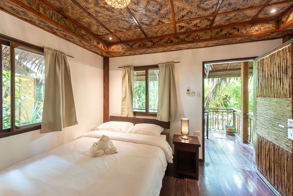 Queen Bungalows