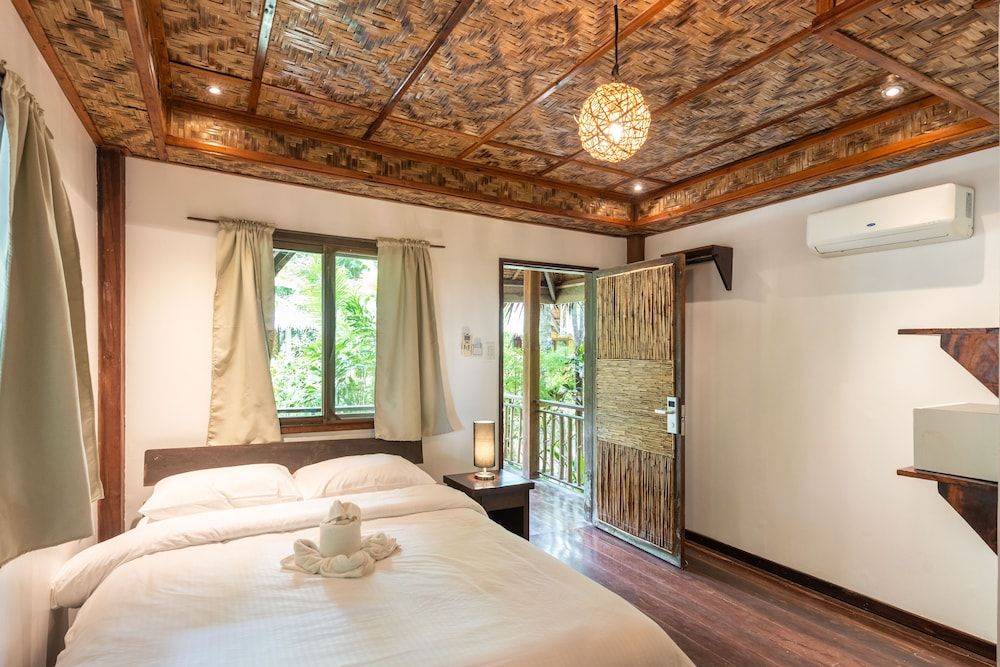 Queen Bungalows