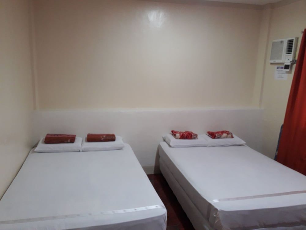 Pabua's Cottages Family Room Good for 4 3