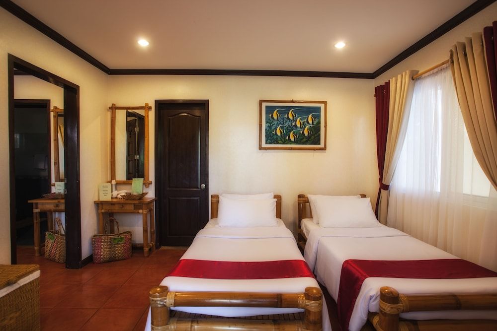 Pura Vida Beach & Dive Resort Family Room 3