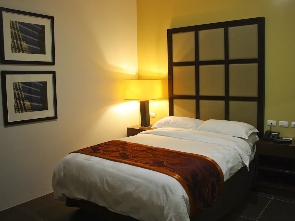 Avenue Suites Hotel Economy Room 2